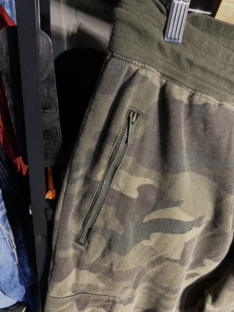 CSG COTTON CARGO SHORTS (Category: Shorts) located in San Pablo. Submitted by genesisllo24149 (Listing ID 1469011987, Image 3). Description: CSG COTTON CARGO SHORTS WAIST -> 32-40 LENGTH -> 23.5 THIGH -> 15 LEG OPENING -> 13 ISSUE -> LINTS CONDITION -> GOOD DM TO PURCHASE 📥 DISCLAIMER: - Please manage your expectations, posted items are preloved, used & thrifted -Actual color may vary due to lighting -Flaker will be posted.