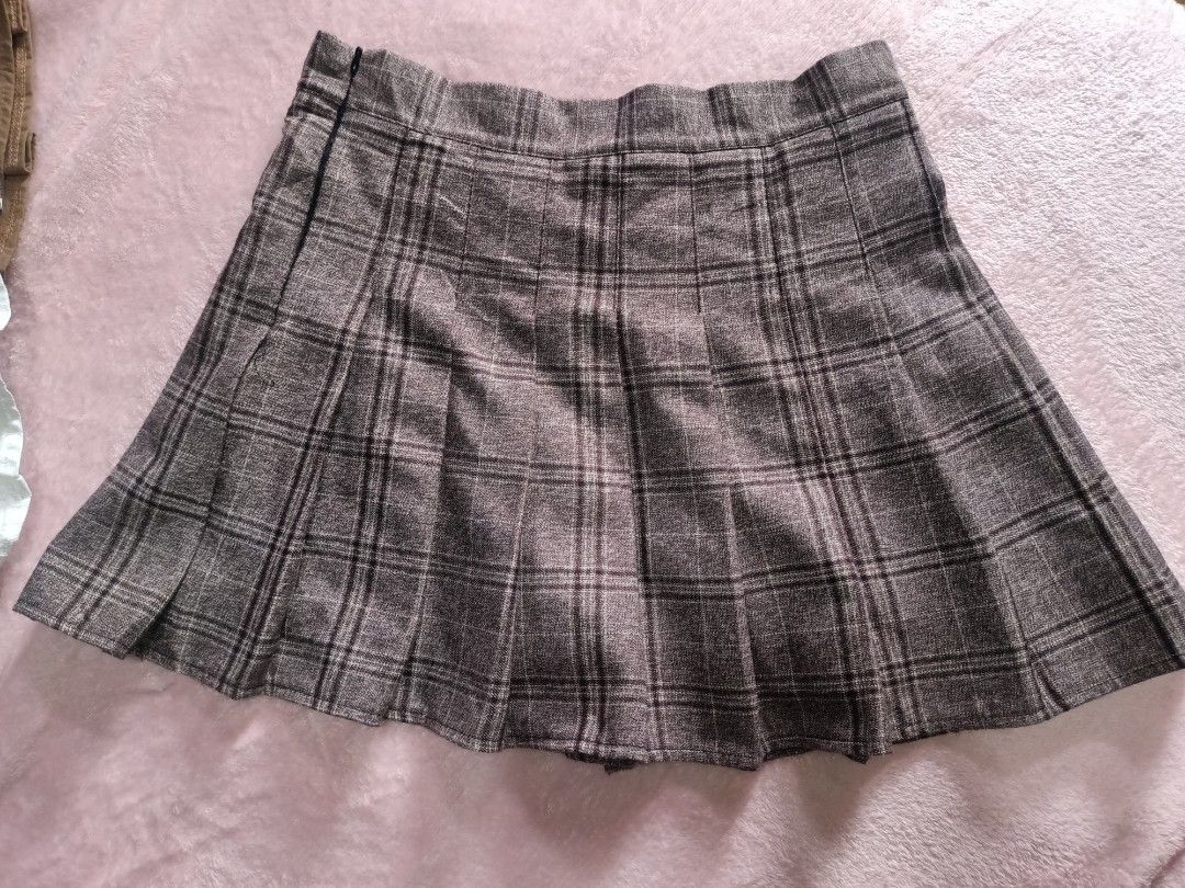 Cute Aesthetic Brown Skirt (Category: Skirts) located in Caloocan City. Submitted by fayedafairy (Listing ID 1468944427, Image 2). Description: *＊✿❀ For sale ❀✿＊* ෆ Cute Aesthetic Brown Skirt ෆ Item is in perfect condition ෆ Only worn 2 times because my legs were too long, it's a short skirt ෆ Reason for selling: Item is too short, plus: decluttering closet *＊✿❀ Sizes❀✿＊* ᰔ XS-M 14 inches waist, 15 inches long ᰔ Slightly stretchable *＊✿❀ Addition