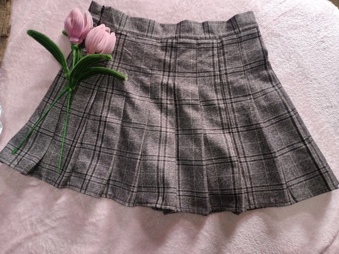 Cute Aesthetic Brown Skirt (Category: Skirts) located in Caloocan City. Submitted by fayedafairy (Listing ID 1468944427, Image 1). Description: *＊✿❀ For sale ❀✿＊* ෆ Cute Aesthetic Brown Skirt ෆ Item is in perfect condition ෆ Only worn 2 times because my legs were too long, it's a short skirt ෆ Reason for selling: Item is too short, plus: decluttering closet *＊✿❀ Sizes❀✿＊* ᰔ XS-M 14 inches waist, 15 inches long ᰔ Slightly stretchable *＊✿❀ Addition