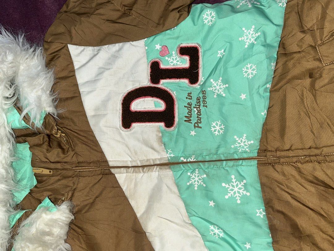 Daisy Lover Fur Puffer Jacket (Category: Coats, Jackets and Outerwear) located in Baguio. Submitted by thrifty_henry (Listing ID 1469038837, Image 3). Description: With stain but washable naman.