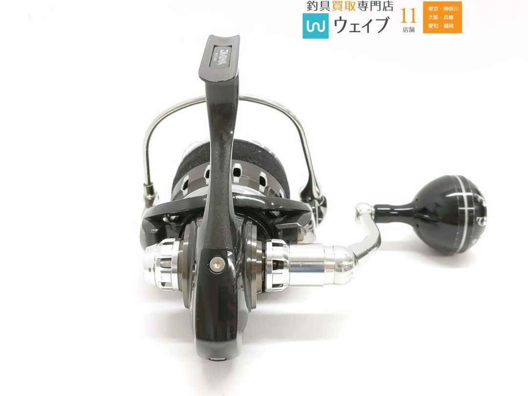 Daiwa 16 Catalina 5000H (Category: Fishing) located in Caloocan City. Submitted by letao_shopping_ph (Listing ID 1468943382, Image 3). Description: There are signs of wear and scratches from use. There is one scratch on the spool edge that can be felt with a fingernail; however, it does not appear significant enough to cause line-related issues. There is a slight "gritty" or "rough" feeling when rotating the reel, but it does not interfere with n