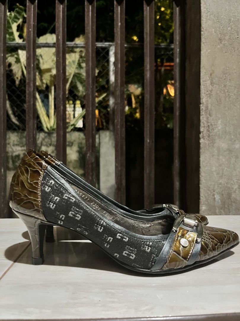 Daks pointed toe heels with buckle detail (Category: Heels) located in Davao. Submitted by bravecat.edef3f (Listing ID 1468936324, Image 1). Description: - Brand: Daks - Color: Bronze and black - Heel type: Medium kitten heel - Design: Pointed toe with metallic buckle, patterned fabric sides, and glossy crackle-effect toe cap and heel counter - Condition: Interior shows minor wear along the lining edge.