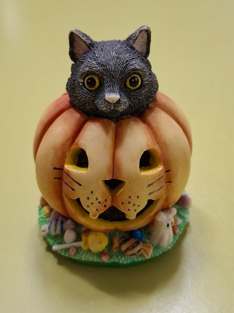 Vintage Danbury Mint Gary Patterson Cat Figurines (Category: Figurines & Statues) located in Pasig City. Submitted by keekeedee (Listing ID 1469057532, Image 2). Description: Vintage from the 1990s 10 Nice Danbury Mint Gary Patterson cat figures. These cats are adorable and a bit mischievous. All in great condition. No chips nor cracks. 10 designs (photos show each). Size is 3 inches x 3 inches approximately on average , P500 per cat 🐈 😻 🐈‍⬛️.