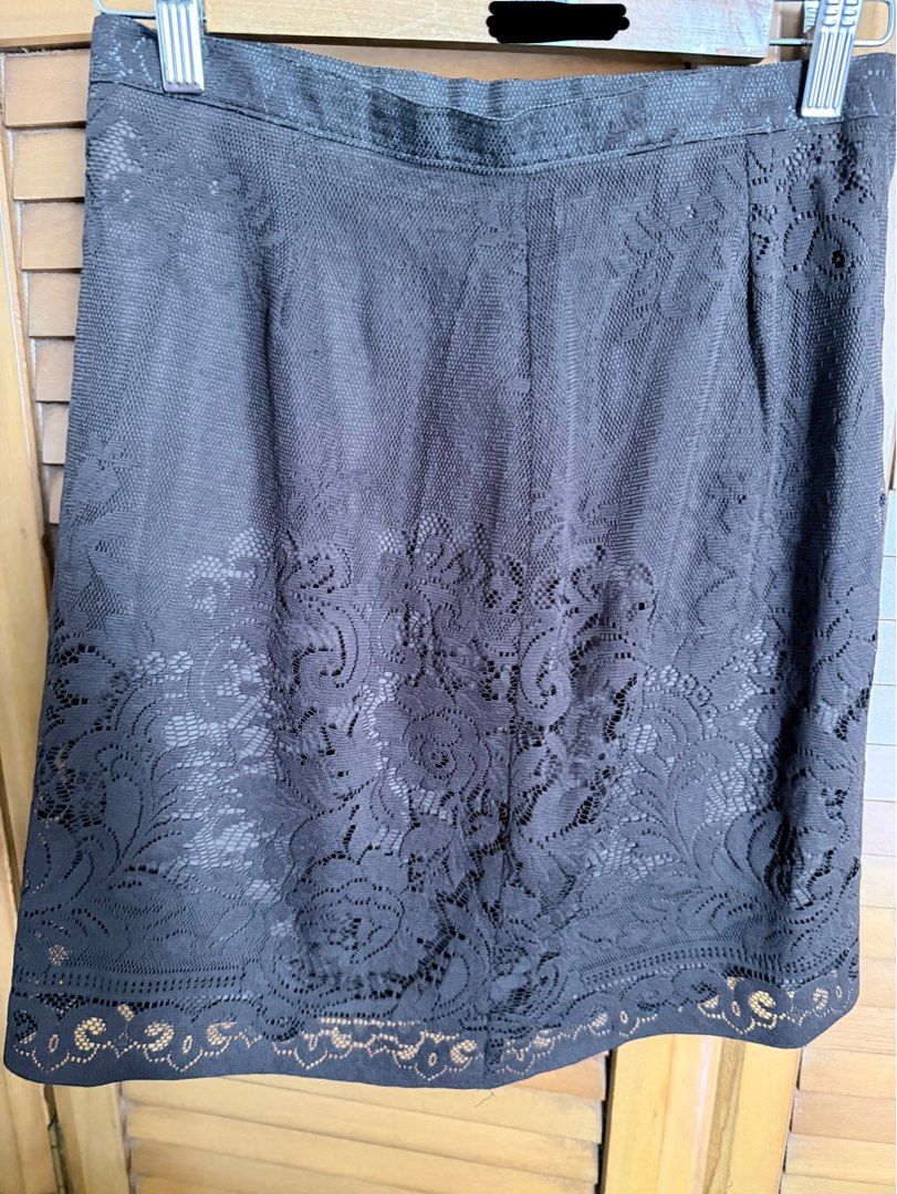 Dark Brown Lace Skirt (Category: Skirts) located in Paranaque City. Submitted by roanclauds (Listing ID 1468955906, Image 3). Description: - Brand: BCBG - Size: M - Color: Dark Brown - Material: Floral lace overlay with solid dark lining - Fit: Structured waistband with a clean zip-free pull-on design - Length: Knee-length - Occasion: Ideal for night outs, dates, and formal dinners - Condition: Excellent designer wardrobe staple.