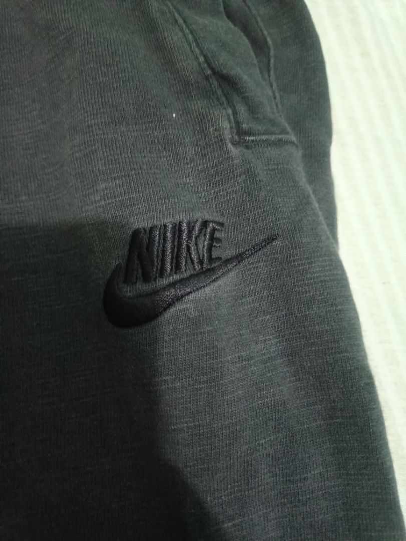 Dark Gray Nike sweat Short Medium (Category: Shorts) located in Quezon City. Submitted by kramps.23 (Listing ID 1469134948, Image 2). Description: Dimes: Waist: 30-35 Lenght: 17.