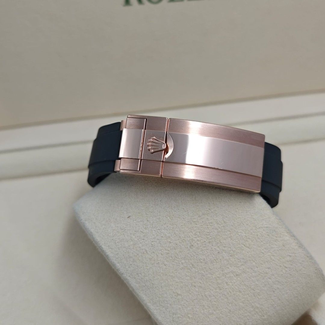 DAYTONA 'SUNDUST' OYSTERFLEX (Category: Luxury Watches) located in Taguig. Submitted by atlwatchesph (Listing ID 1469156875, Image 2). Description: 🏁 DAYTONA OYSTERFLEX ROSEGOLD 🏁 RARE SUNDUST DIAL 🏁 YEAR 2025 MODEL 126515LN (NEW REFERENCE) 🏁 CAN PASS AS NEW WITH NO SIGNS OF WEAR 🏷 PHP 3,097,000.00 nego ⌚️Watch posted is available & in stock 🤝📲 Posted price Slightly negotiable. For serious inquiries- please message me directly for best dea