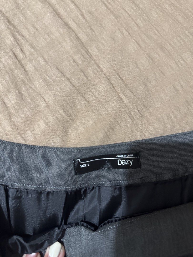 Dazy Grey Pleated Skirt Size L (Category: Skirts) located in Manila. Submitted by kopibreyk (Listing ID 1468947225, Image 2). Description: - Brand: Dazy - Size: Large (tag attached) - Color: Grey - Style: High-waist box pleated mini skirt - Fabric: Smooth feel - Condition: used once only during a winter trip - Perfect for: Casual wear, school uniform looks, and K-fashion outfits.