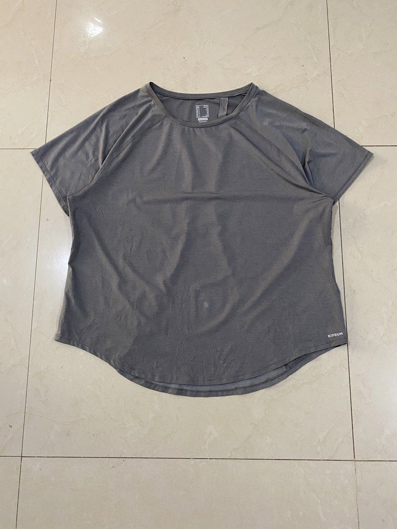 DECATHLON KIPRUN RUNNING WOMENS TEE (Category: Activewear) located in Talisay. Submitted by hustlethrift_2600 (Listing ID 1468932370, Image 1). Description: DECATHLON KIPRUN RUNNING WOMENS TEE L ON TAG BEST FIT L-XL 20-21 W 24 L EXCELLENT CONDITION 9.9/10 COLOR RATE LIGHTWEIGHT QUICKDRY BREATHABLE NO ISSUE - 449 🏷️.