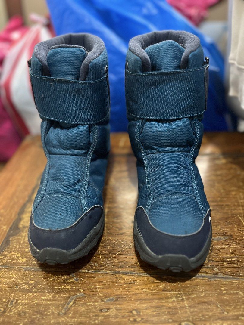 Decathlon Quechua Winter Boots (Category: Boots) located in Quezon City. Submitted by rhoyrhoy (Listing ID 1468978997, Image 2). Description: Decathlon Quechua Brand Winter boots Aqua blue with black trim colors Comfortable for walking and snow activities Water resistant Best fits size 7 Perfect snug fit worn with socks Minor flaw: glue is starting to strip due to storage and no longer being used. You can just apply shoe/cobbler super glue or hav