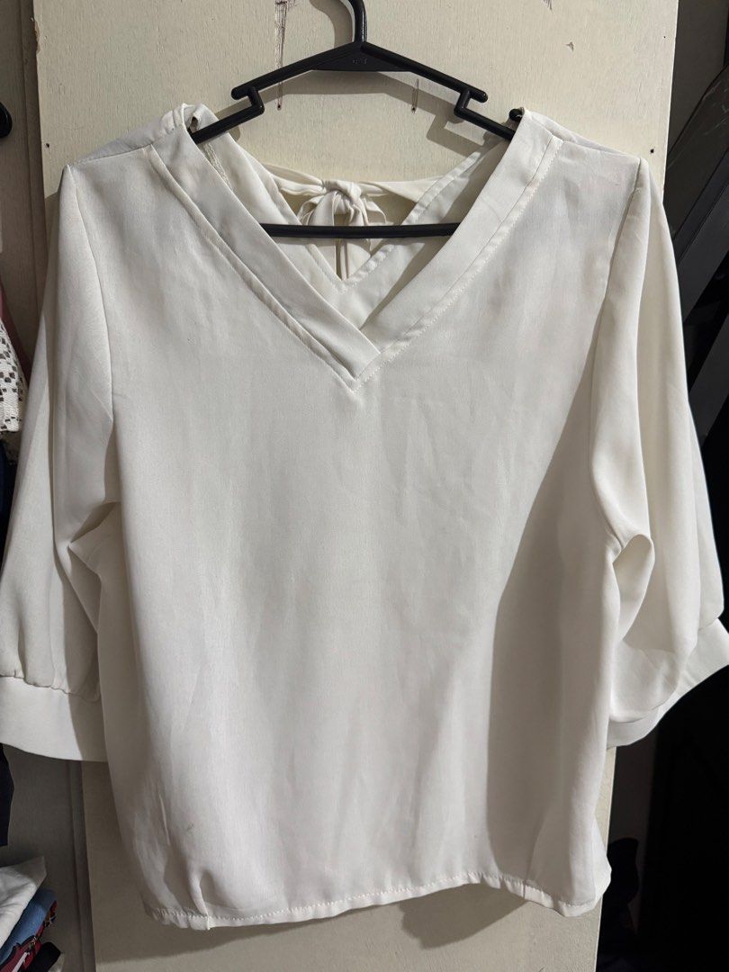 Decluttering - 4-5 items for 500 pesos (Category: Others Tops) located in Manila. Submitted by aasd328 (Listing ID 1469006488, Image 1). Description: Decluttering some of my clothes. 4 or 5 items for 500 pesos only. Any on the 60 items, please check other listings :) Can do meet up in BGC this week or via lalamove. Rfs: hindi na kasya, will buy work out clothes sa kikitain :) Thank you so much!!!.