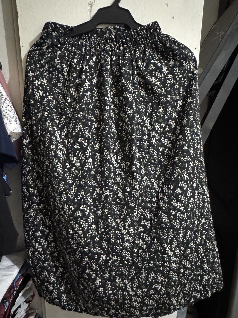 Decluttering - 4-5 items for 500 pesos only (Category: Dresses) located in Manila. Submitted by aasd328 (Listing ID 1469007705, Image 3). Description: Decluttering some of my clothes. 4 or 5 items for 500 pesos only. Any on the 60 items, please check other listings :) Can do meet up in BGC this week or via lalamove. Rfs: hindi na kasya, will buy work out clothes sa kikitain :) Thank you so much!!!.