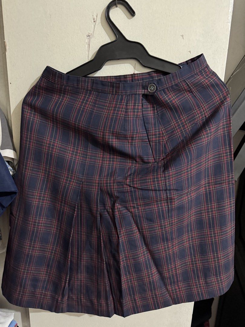Decluttering - 4-5 items for 500 pesos (Category: Skirts) located in Manila. Submitted by aasd328 (Listing ID 1469008773, Image 2). Description: Decluttering some of my clothes. 4 or 5 items for 500 pesos only. Any on the 60 items, please check other listings :) Can do meet up in BGC this week or via lalamove. Rfs: hindi na kasya, will buy work out clothes sa kikitain :) Thank you so much!!!.