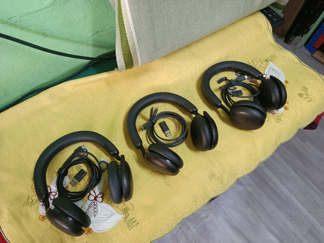 Dell Pro Plus Wireless ANC Headset WL5024 (Category: Headphones & Headsets) located in Quezon City. Submitted by carou85958 (Listing ID 1468984765, Image 1). Description: Dell Pro Plus Wireless ANC Headset WL5024 makinis no issue prize p4500 sagad na 17 ibp road batasan hills qc.