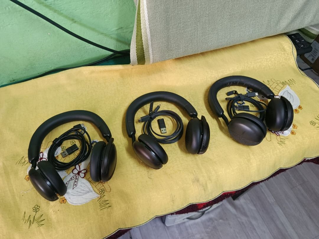 Dell Pro Plus Wireless ANC Headset WL5024 (Category: Headphones & Headsets) located in Quezon City. Submitted by carou85958 (Listing ID 1468984765, Image 2). Description: Dell Pro Plus Wireless ANC Headset WL5024 makinis no issue prize p4500 sagad na 17 ibp road batasan hills qc.