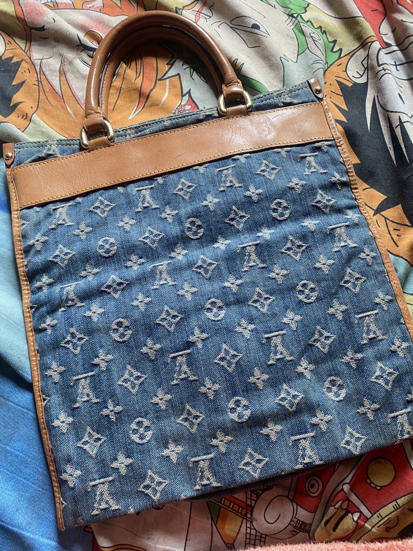 Denim bag (Category: Luxury Bags & Wallets) located in San Fernando. Submitted by twinkz_tree (Listing ID 1469099946, Image 3). Description: All details posted.