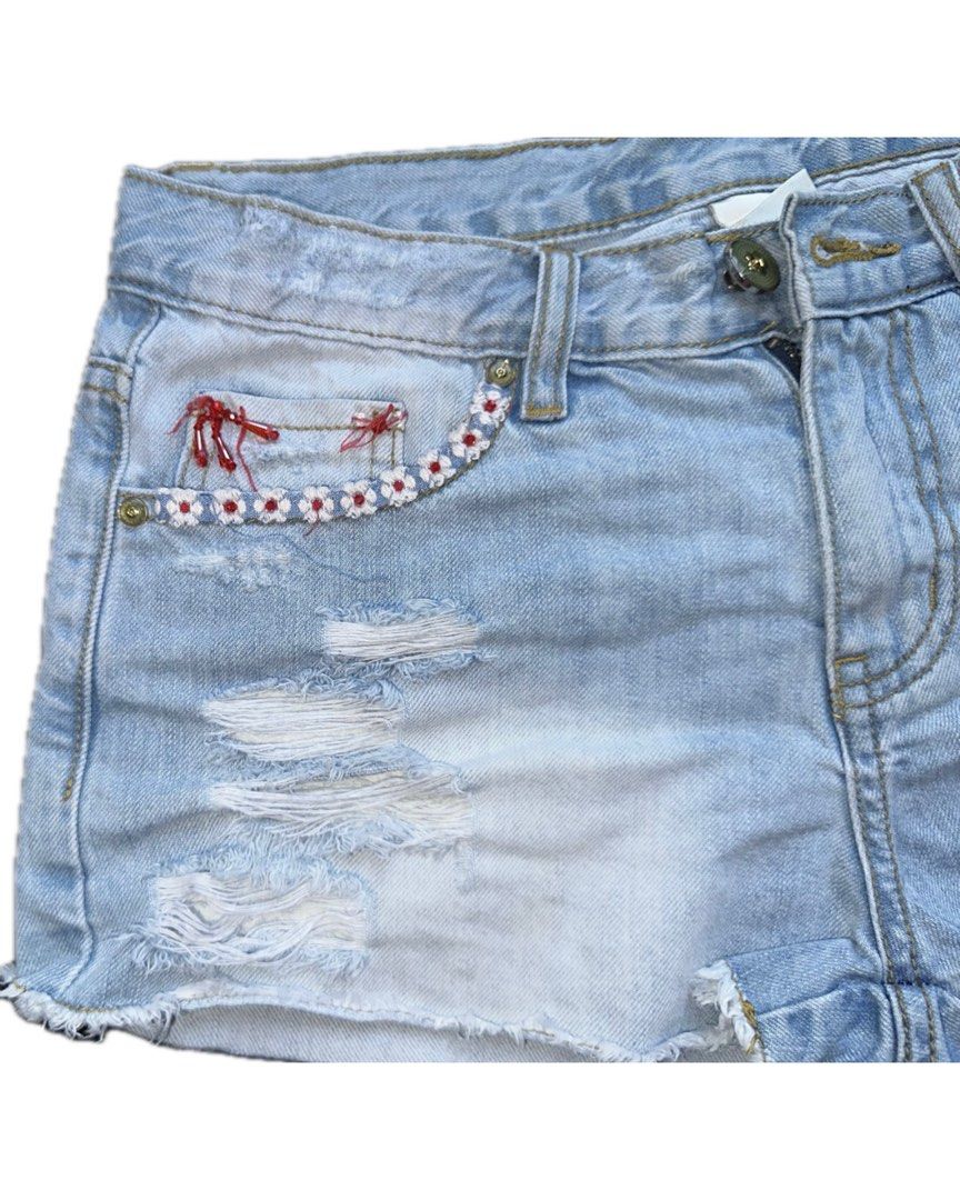 Denim Shorts (Category: Shorts) located in Bacoor. Submitted by pickedbykoko (Listing ID 1468961499, Image 3). Description: Brand: OU Waist: 29 inches Length: 9.5 inches Condition:Very Good Colors may appear slightly different depending on lighting and your screen. 🏷 ₱88.00 Code: K22.