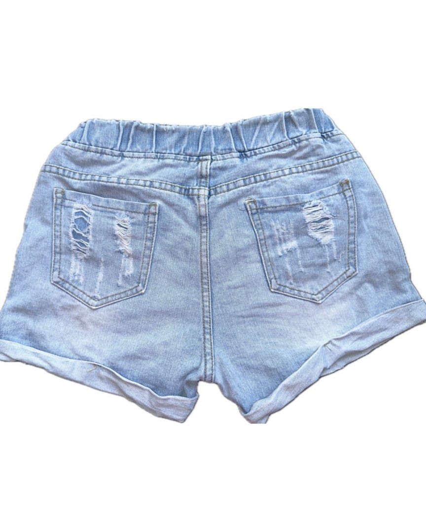 Denim Shorts Rolled Cuffs (Category: Shorts) located in Bacoor. Submitted by pickedbykoko (Listing ID 1468962435, Image 2). Description: Waist: 29 inches Length: 10.5 inches Condition:Very Good Colors may appear slightly different depending on lighting and your screen. 🏷 ₱88.00 Code: K24 .