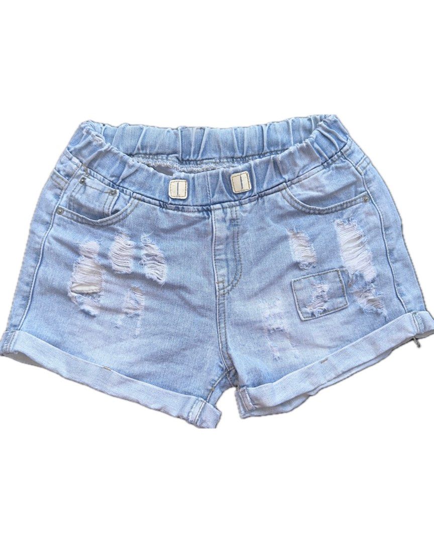 Denim Shorts Rolled Cuffs (Category: Shorts) located in Bacoor. Submitted by pickedbykoko (Listing ID 1468962435, Image 1). Description: Waist: 29 inches Length: 10.5 inches Condition:Very Good Colors may appear slightly different depending on lighting and your screen. 🏷 ₱88.00 Code: K24 .