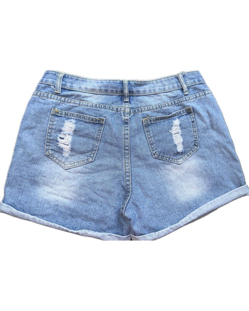 Denim Shorts Rolled Hem (Category: Shorts) located in Bacoor. Submitted by pickedbykoko (Listing ID 1468962692, Image 2). Description: Waist: 29-30 inches Length: 12.5 inches Condition:Very Good Colors may appear slightly different depending on lighting and your screen. 🏷 ₱88.00 Code: K25.