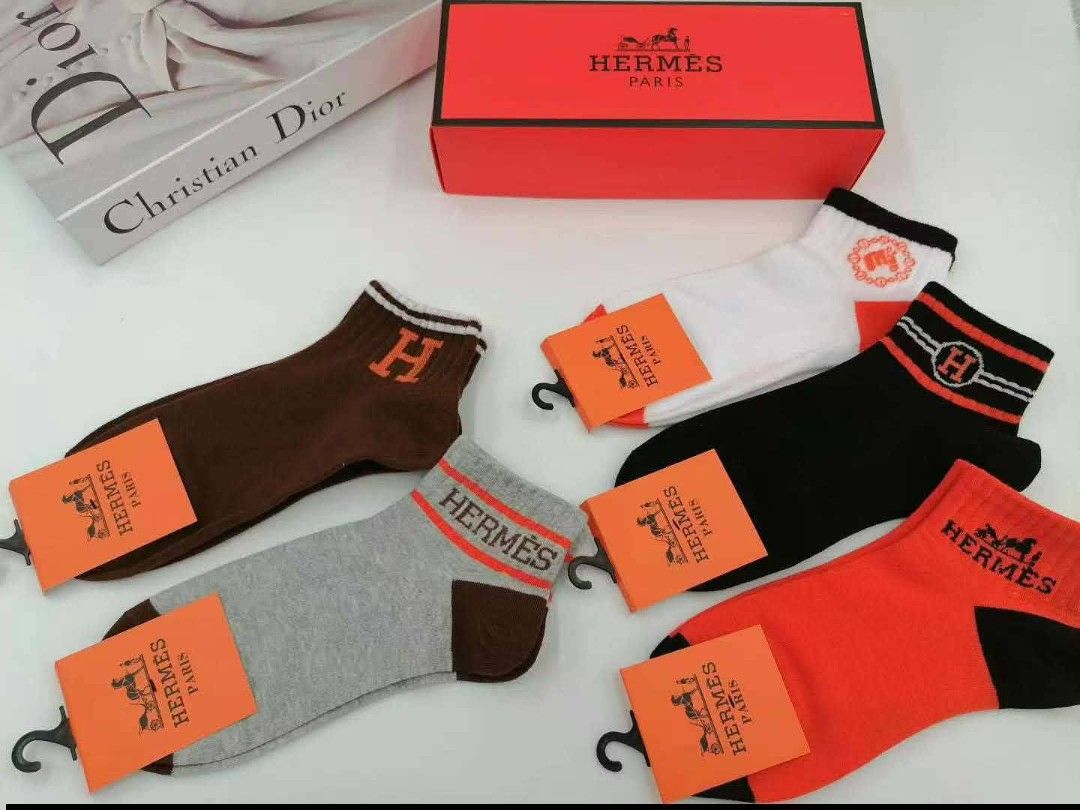 Designer branded ankle socks set with box (Category: Socks & Tights) located in Manila. Submitted by iliasjen3082126 (Listing ID 1468995373, Image 3). Description: - Brand New Designer Ankle Socks - Featured Brands: Versace, Lacoste, Hermès, Louis Vuitton, & Tommy Hilfiger - Available Colors: Black, White, Grey, Brown, and Red - Features: Distinctive logo embroidery or prints for a stylish daily look - Packaging: Includes individual branded prese
