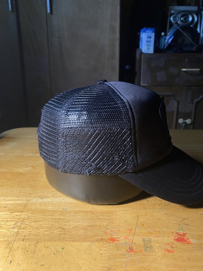 Deus Ex Machina Black Trucker Cap (Category: Caps & Hats) located in Las Pinas. Submitted by grime2glory_ (Listing ID 1469030586, Image 2). Description: Net Scratches Need Cleaning .