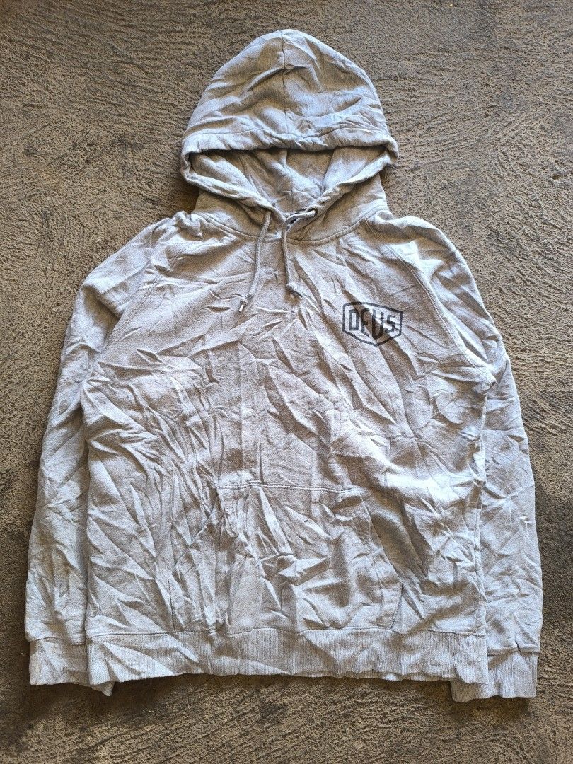 DEUS EX MACHINA HOODIE (Category: Coats, Jackets and Outerwear) located in Cotabato. Submitted by sentimentalgoodz (Listing ID 1469161585, Image 1). Description: DEUS EX MACHINA HOODIE 9/10 CONDITION 23/28 DIMENSION NO ISSUE.