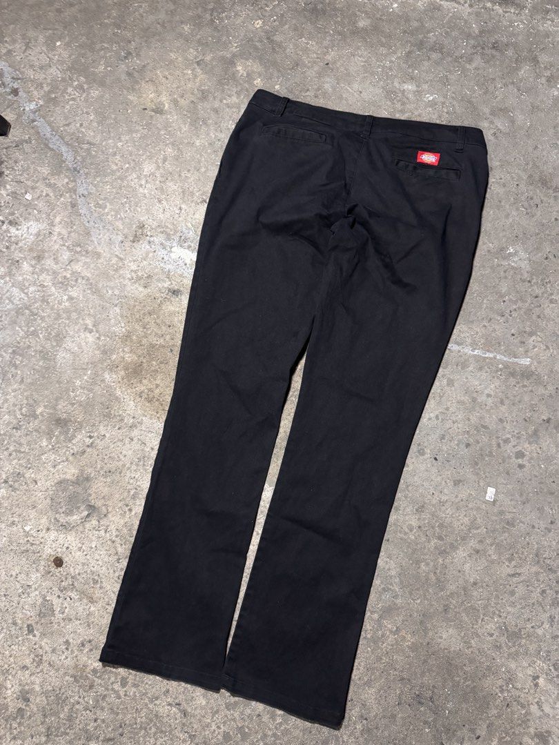 Dickes black (Category: Jeans) located in Pasig City. Submitted by dripthrift1600 (Listing ID 1469077610, Image 2). Description: - Dickies Black - Excellent Condition - Issue: None - Dimes: 34x40x8.