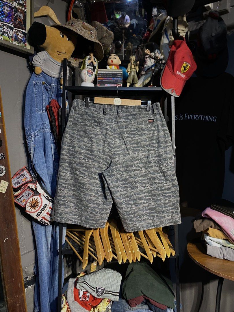 DICKIES CAMO (Category: Shorts) located in San Pablo. Submitted by genesisllo24149 (Listing ID 1469011435, Image 2). Description: DICKIES CAMO WAIST -> 34 LENGTH -> 24 THIGH -> 14 LEG OPENING -> 12 ISSUE -> NONE CONDITION -> EXCELLENT DM TO PURCHASE 📥 DISCLAIMER: - Please manage your expectations, posted items are preloved, used & thrifted -Actual color may vary due to lighting -Flaker will be posted.