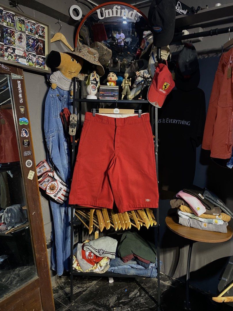 DICKIES DOUBLE PATCH CRIMSON RED (Category: Shorts) located in San Pablo. Submitted by genesisllo24149 (Listing ID 1469012462, Image 1). Description: DICKIES DOUBLE PATCH CRIMSON RED WAIST -> 32 LENGTH -> 25 THIGH -> 14.5 LEG OPENING -> 12.5 ISSUE -> NONE CONDITION -> EXCELLENT DM TO PURCHASE 📥 DISCLAIMER: - Please manage your expectations, posted items are preloved, used & thrifted -Actual color may vary due to lighting -Flaker will be posted.