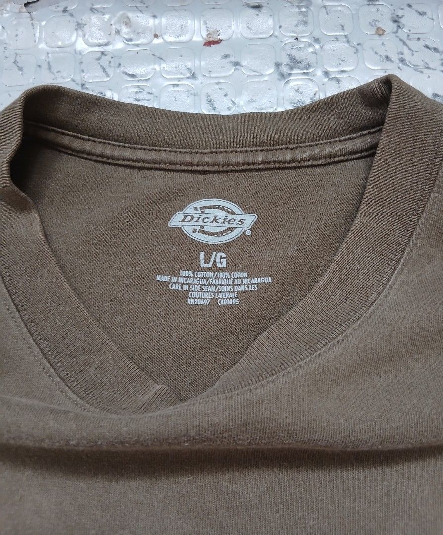 Dickies Pocket Tee (Category: Tshirts & Polo Shirts ) located in Cavite. Submitted by steve_finds (Listing ID 1468991753, Image 3). Description: Dickies Pocket Tee Moss Green (Color May Due To Lightning) Large On Tag (Large Fittings) Need Wash Heavy Cloth.