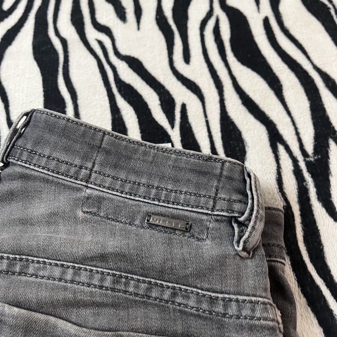 Diesel pants (Category: Jeans) located in Manila. Submitted by royaldripmanila (Listing ID 1468931085, Image 2). Description: Sign of usage W30 L39.5 Hem 6.