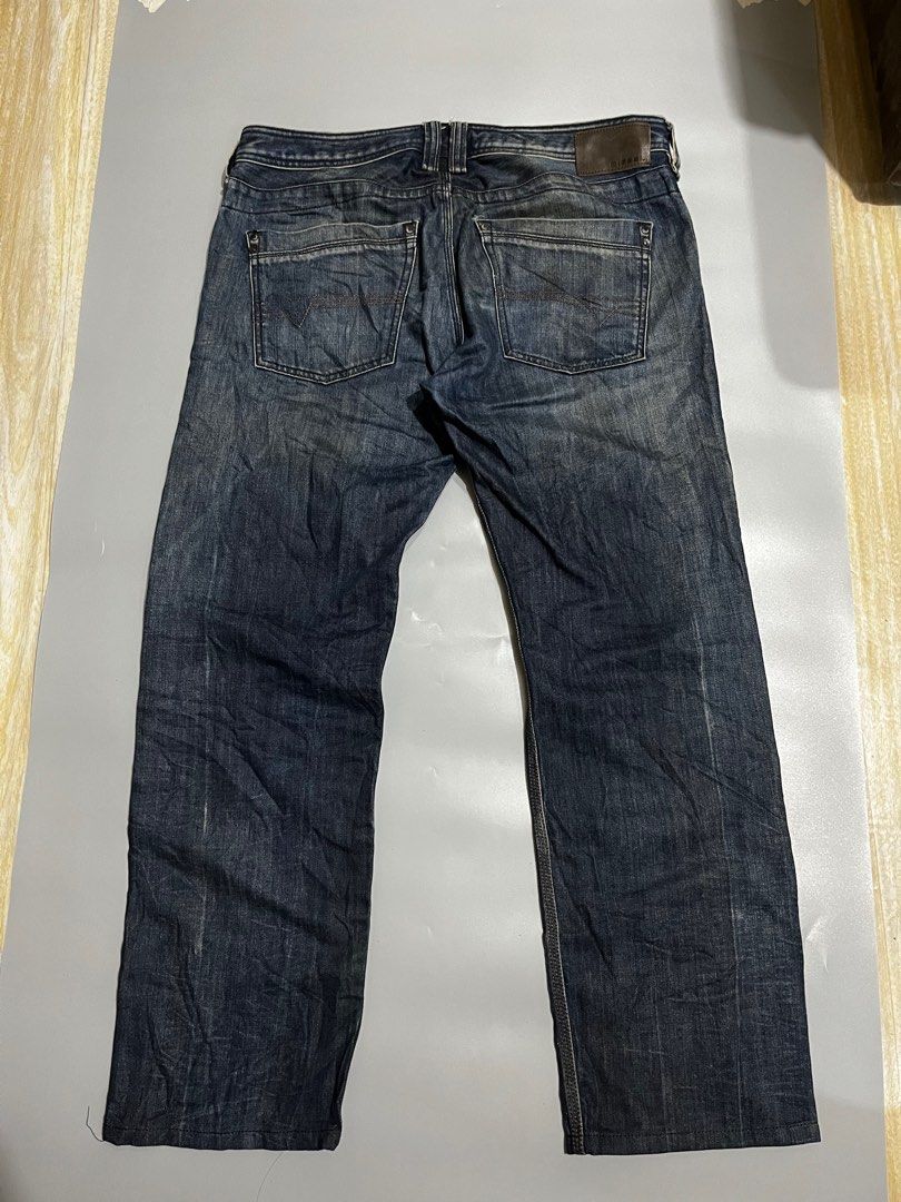DIESEL TIMMEN REGULAR STRAIGHT JEANS (Category: Jeans) located in Calbayog City. Submitted by supremo02 (Listing ID 1469051797, Image 2). Description: DIESEL TIMMEN REGULAR STRAIGHT JEANS W: 36” L: 40” Hem: 8.5” EXCELLENT CONDITION ✅ NEED WASH ONLY NO OTHER ISSUE ❌ 📌COLOR MAY VARY DUE TO LIGHTING 📍VISAYAS DM ME WAG MAHIHIYANG MAGTANONG 📥.