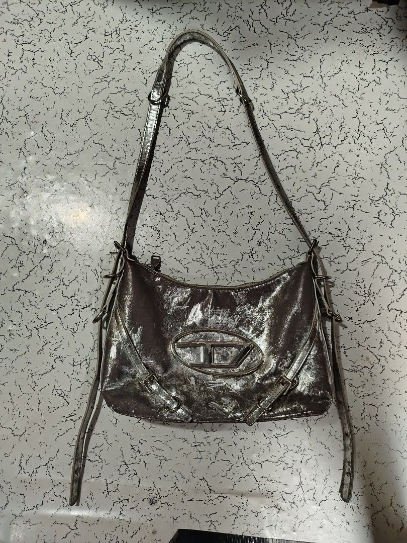 Diesel y2k bag (Category: Cross-body Bags) located in Mandaluyong City. Submitted by ren2o_cru2 (Listing ID 1468931866, Image 1). Description: fs vintage diesel metal logo y2k bag distressed design minamal scratch.