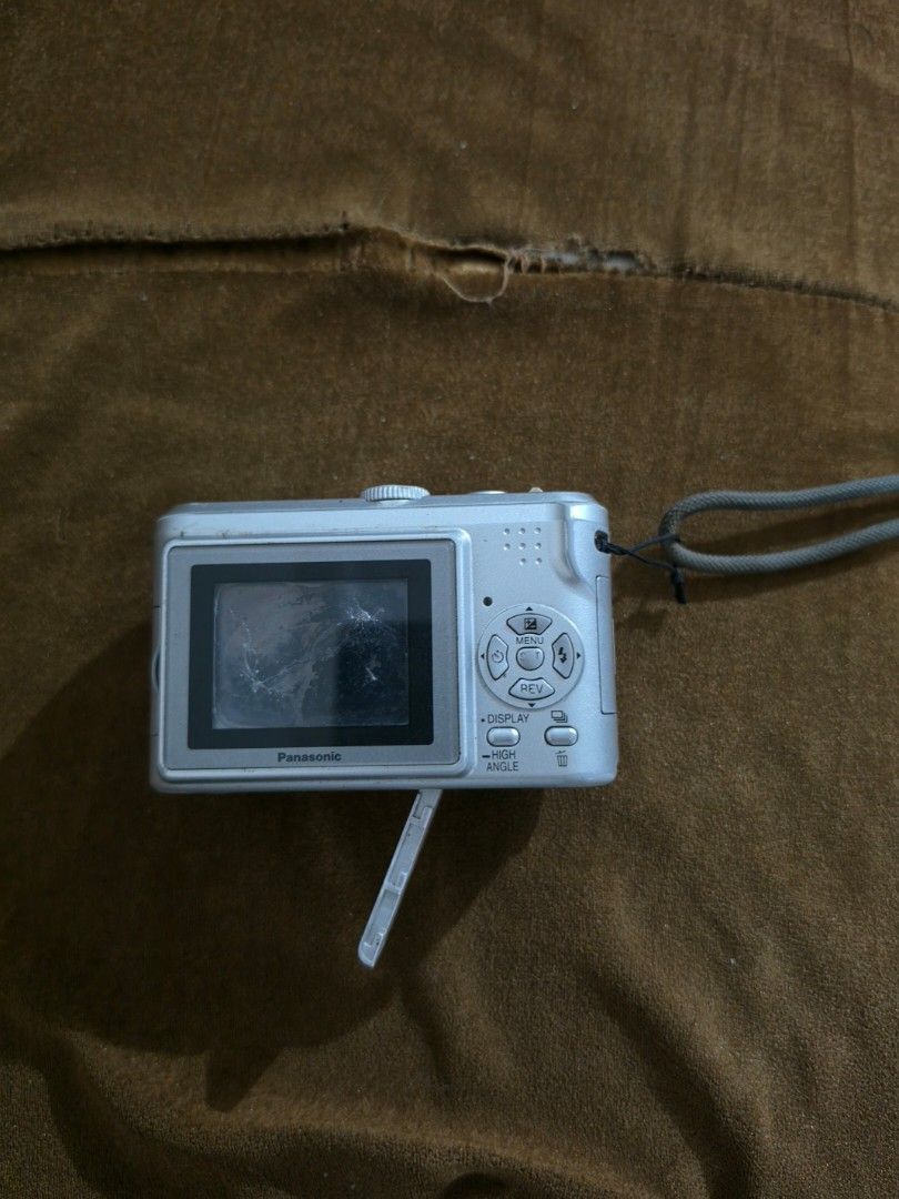 Digicam bundle (With power but with issues) (Category: Cameras) located in Manila. Submitted by roikobe (Listing ID 1469061865, Image 2). Description: BUY AT YOUR OWN RISK most likely for repair or parts out FUJIFILM Finepix A120 -powers on (tested with 2 AA eneloop batteries) -broken battery cover -untested for taking pictures (xd picture card needed) -screen working but buggy Panasonic Lumix DMC-LZ3 -powers on tested with 2 AA eneloop batteries