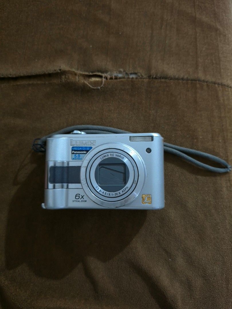 Digicam bundle (With power but with issues) (Category: Cameras) located in Manila. Submitted by roikobe (Listing ID 1469061865, Image 1). Description: BUY AT YOUR OWN RISK most likely for repair or parts out FUJIFILM Finepix A120 -powers on (tested with 2 AA eneloop batteries) -broken battery cover -untested for taking pictures (xd picture card needed) -screen working but buggy Panasonic Lumix DMC-LZ3 -powers on tested with 2 AA eneloop batteries