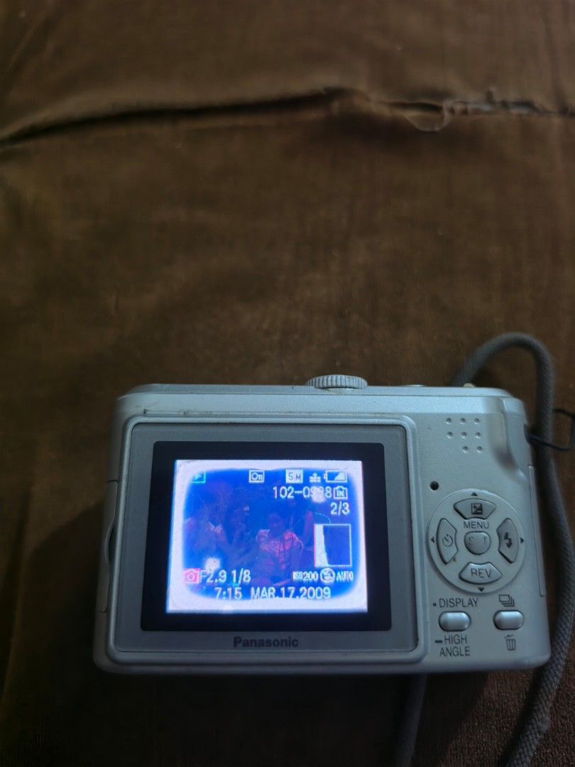 Digicam bundle (With power but with issues) (Category: Cameras) located in Manila. Submitted by roikobe (Listing ID 1469061865, Image 3). Description: BUY AT YOUR OWN RISK most likely for repair or parts out FUJIFILM Finepix A120 -powers on (tested with 2 AA eneloop batteries) -broken battery cover -untested for taking pictures (xd picture card needed) -screen working but buggy Panasonic Lumix DMC-LZ3 -powers on tested with 2 AA eneloop batteries
