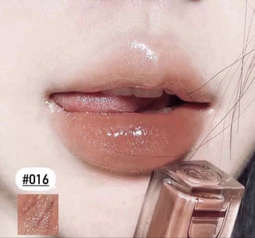 Dior Addict Lip Maximizer in Shimmer Hazelnut (Category: Makeup) located in Taguig. Submitted by makeupgoodiess (Listing ID 1468932890, Image 2). Description: 2 slots.
