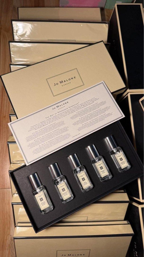 Dior Miniature Perfume Gift Set Box (Category: Fragrance & Deodorants) located in Manila. Submitted by silverlion_7d2d82 (Listing ID 1469002917, Image 3). Description: dupe/inspired fragrance lang po its made to smell very similar to a popular luxury or designer perfume po but its sold to a much lower price around 20%-30% manage expectations since prem copy an perfumes, if mataas expectations go for orig perfs..