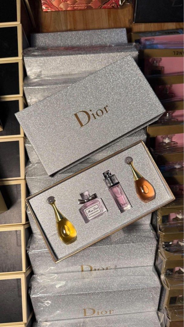 Dior Miniature Perfume Gift Set Box (Category: Fragrance & Deodorants) located in Manila. Submitted by silverlion_7d2d82 (Listing ID 1469002917, Image 1). Description: dupe/inspired fragrance lang po its made to smell very similar to a popular luxury or designer perfume po but its sold to a much lower price around 20%-30% manage expectations since prem copy an perfumes, if mataas expectations go for orig perfs..
