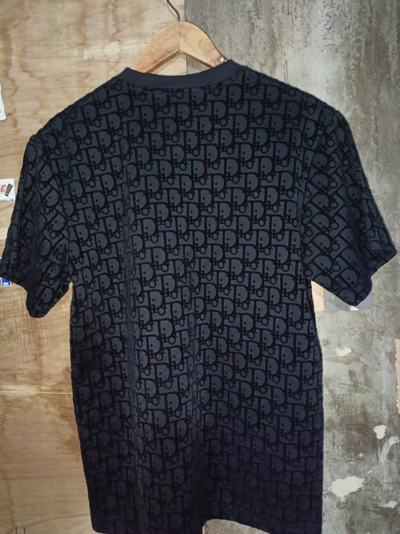 Dior Oblique (Category: Tshirts & Polo Shirts ) located in Tayug. Submitted by anthonycab92127 (Listing ID 1469042530, Image 2). Description: 21 width 28 length .