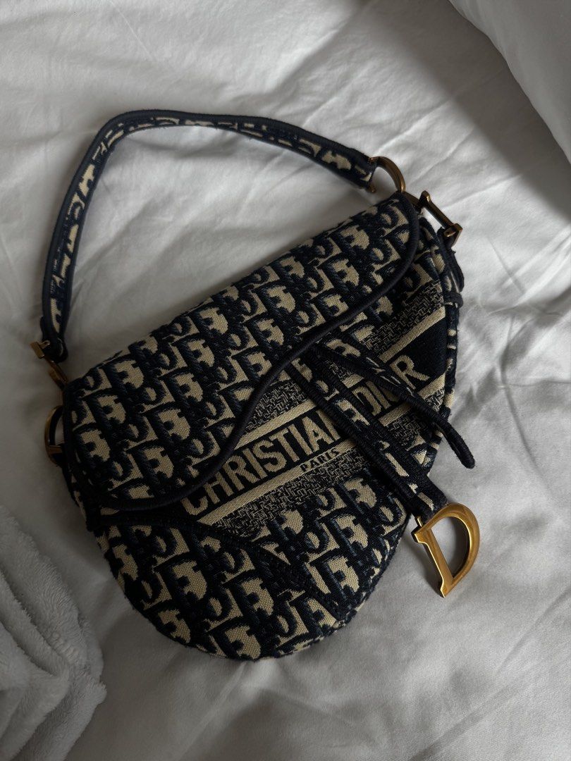 Dior saddle bag (Category: Purses & Pouches) located in Manila. Submitted by emilyclothes.usa (Listing ID 1469096433, Image 2). Description: .