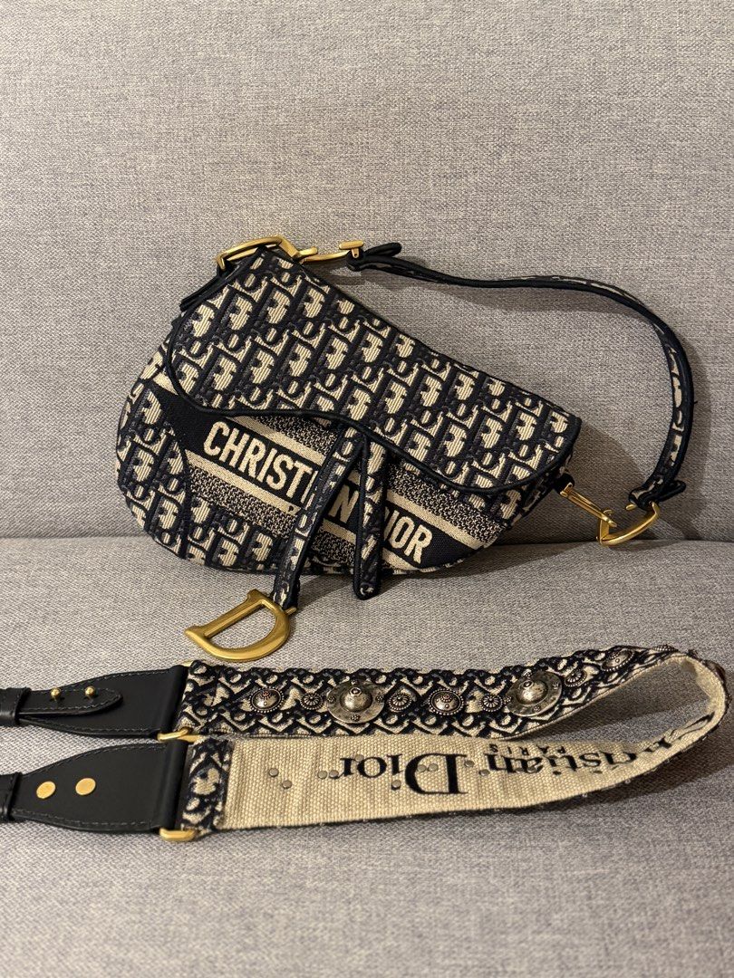 Dior Saddle Oblique (Category: Luxury Bags & Wallets) located in Makati City. Submitted by theladyluxxe (Listing ID 1468940365, Image 1). Description: DIOR SADDLE OBLIQUE MEDIUM✨ RANK A Comes with dust bag, strap & legit grails COA Store Price 290k+ 125k Only for 3mo LA Negotiable for cash 💳 MOP: BPI/Bank Transfer/Gcash/Maya/Paypal DISCLAIMER: theladyluxxe is NOT AFFILIATED with any brand posted on this page. All rights, trademarks, and copyrigh