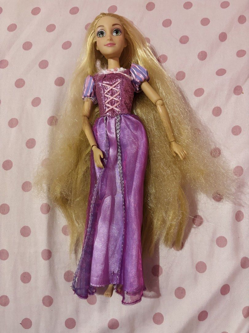 Disney Store Rapunzel doll (Category: Kids Toys) located in Legazpi City. Submitted by pink_moonlight (Listing ID 1469037840, Image 2). Description: Hair needs work..