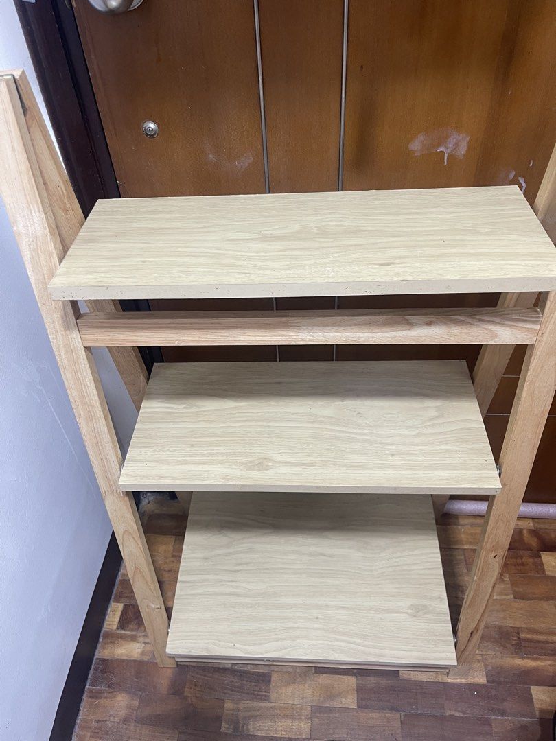 Display Table (Category: Artificial Plants & Flowers) located in Makati City. Submitted by loushhh (Listing ID 1468996910, Image 2). Description: .