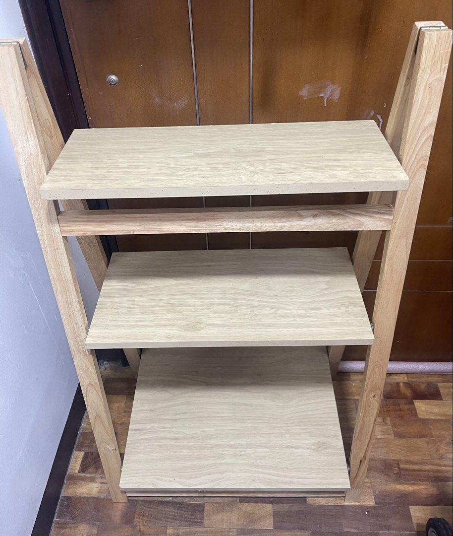 Display Table (Category: Artificial Plants & Flowers) located in Makati City. Submitted by loushhh (Listing ID 1468996910, Image 3). Description: .