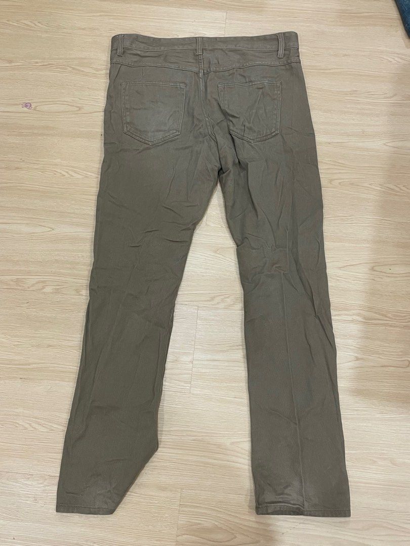 Divided Jeans (Category: Jeans) located in Manila. Submitted by bedlambuzz (Listing ID 1469084844, Image 2). Description: WYSIWYG ALL JEANS ARE USED BUT FULLY WEARABLE BUTTONS AND ZIPPERS INTACT MAY HAVE SLIGHT DISCOLORATION OR SMALL FLAWS.