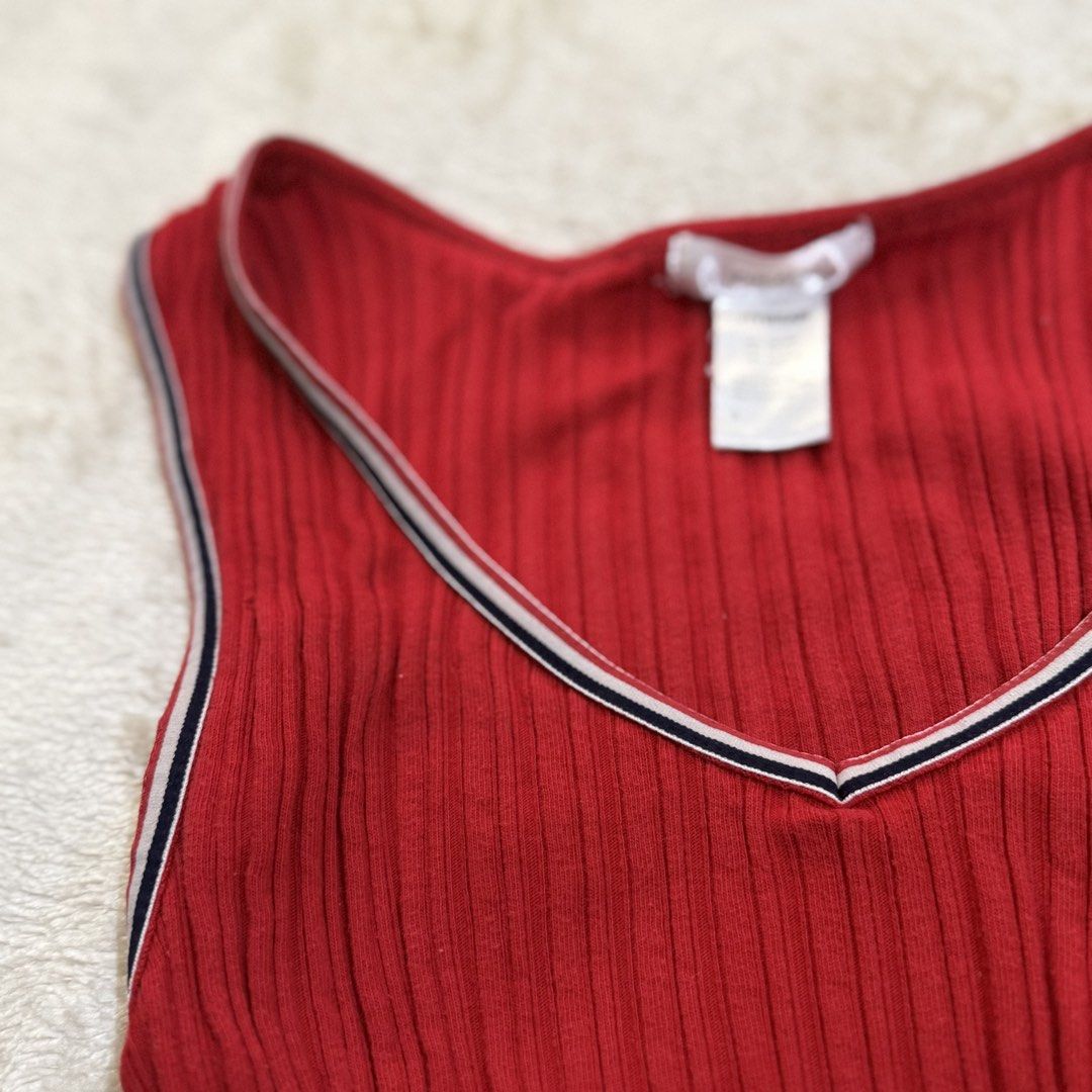 DKNY Red Ribbed Sleeveless Top – Size S (Category: Sleeveless) located in Pasay City. Submitted by bellita_05 (Listing ID 1468953194, Image 3). Description: .
