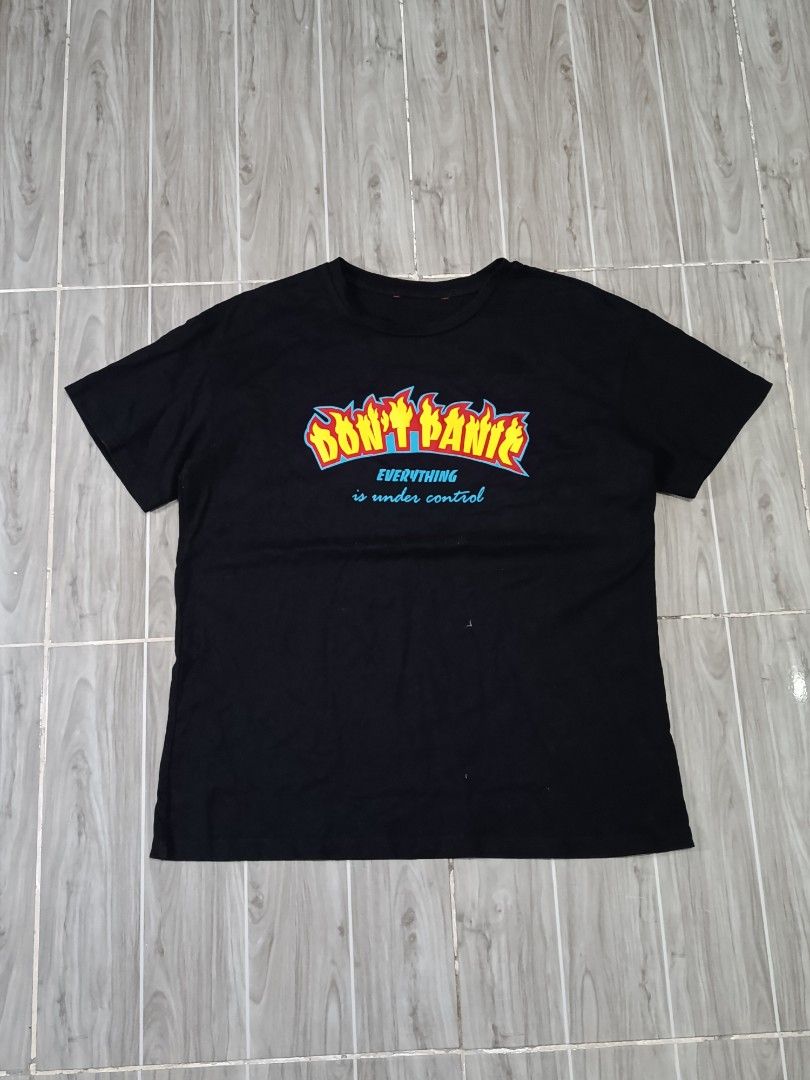 DONT PANIC RANDOM TSHIRT (freeshipping) (Category: Tshirts & Polo Shirts ) located in Quezon City. Submitted by gyl-stop (Listing ID 1469079109, Image 1). Description: freeshipping 21 x 25.5 excellent condi cr: 9.8/10 issue: none.