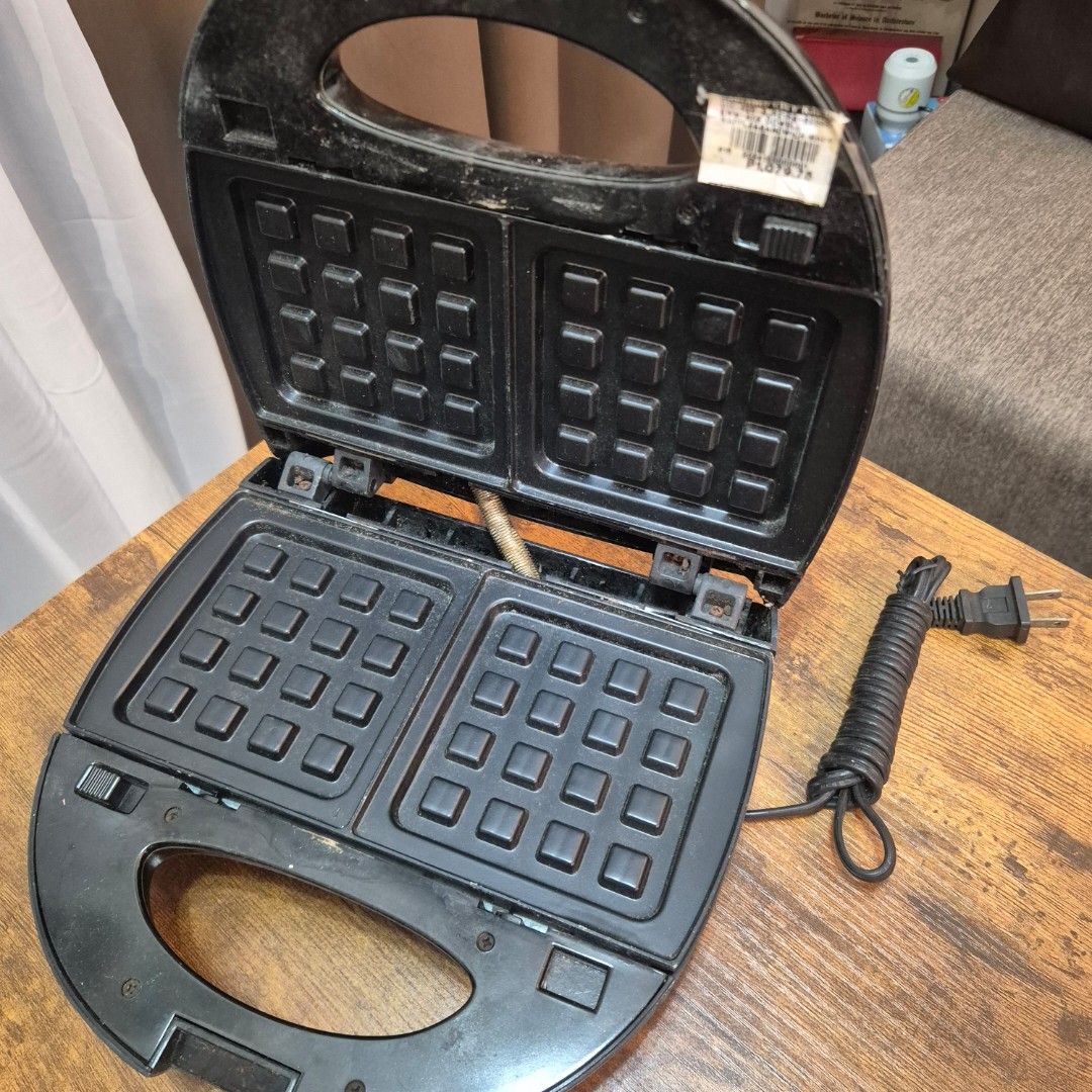 Dowell Non-Stick Waffle Sandwich Maker (Category: Ovens & Toasters) located in Manila. Submitted by _mlb94 (Listing ID 1469096295, Image 3). Description: Dowell Non-Stick Waffle Sandwich Maker Didn't use. Brand new but old item. Still working ₱450 only.