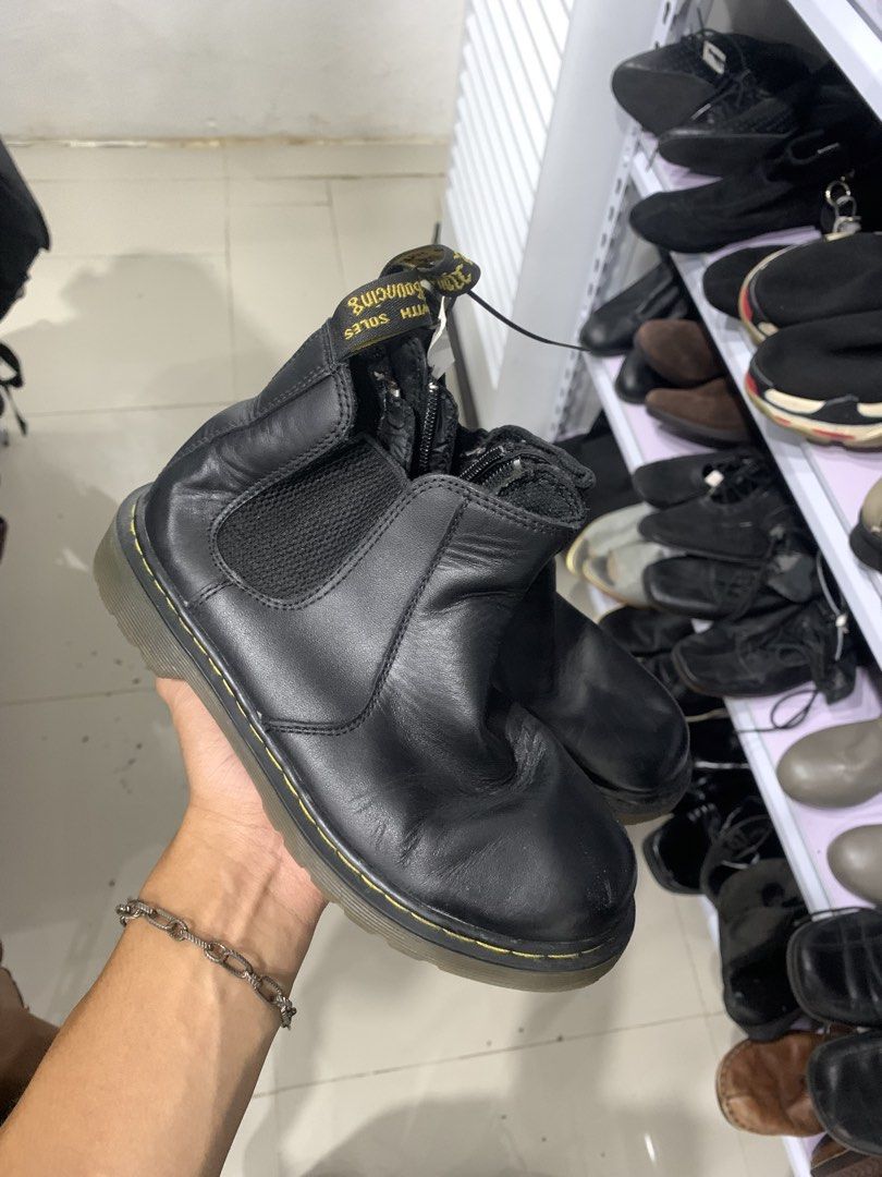 Dr. Martens 2976 leather boots (Category: Boots) located in Claveria. Submitted by plasticcase__ (Listing ID 1469028206, Image 1). Description: .